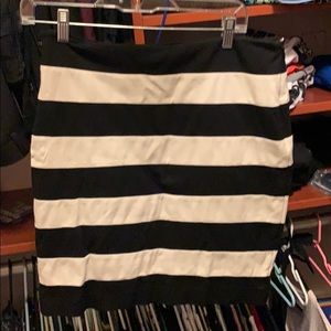 White House black market mini skirt size 6